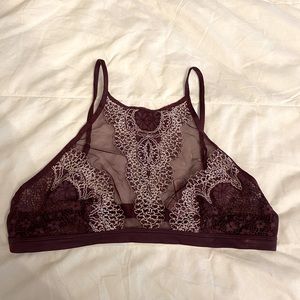 Adorable Victoria’s Secret halter mesh and lace detail bra size M
